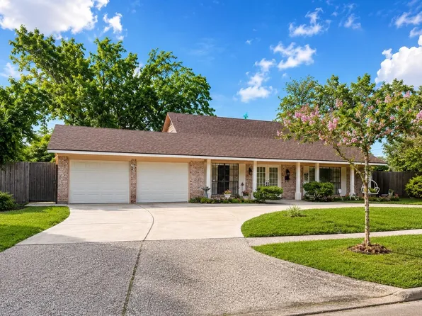 6710 Burning Tree Dr, Houston, TX 77036