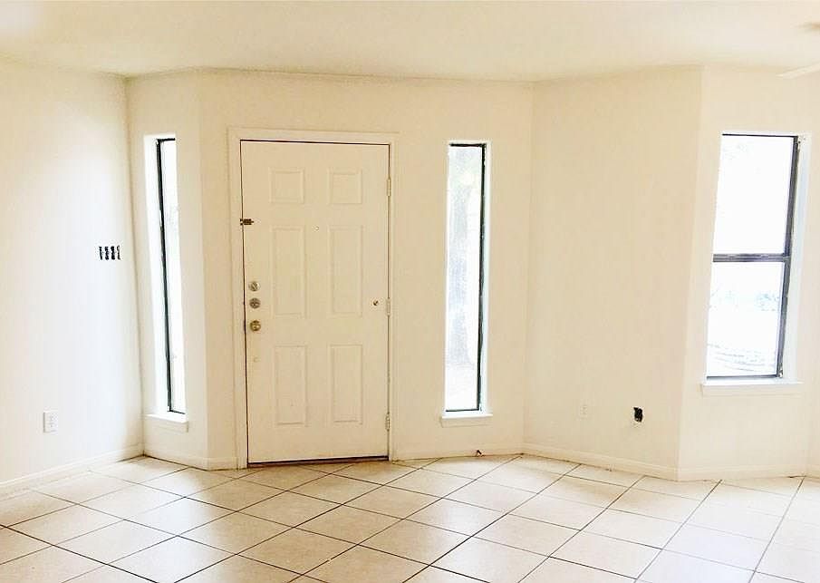 1st image of 2919 La Estancia Ln