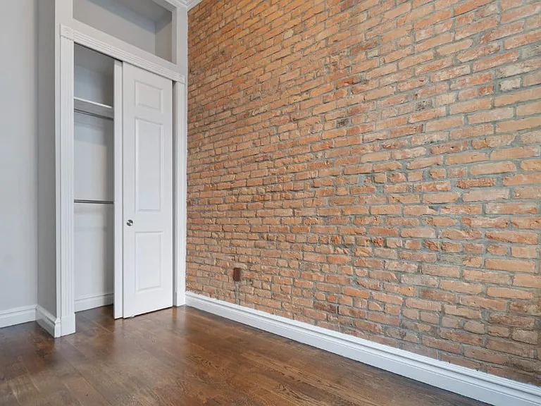 420 W 51st St #2R — Photo 4