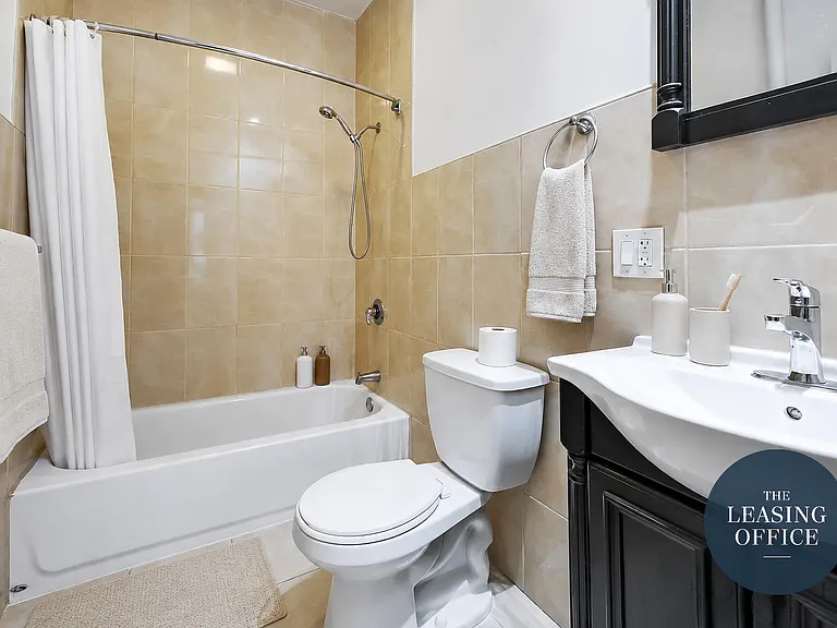 211 W 53rd St #2E — Photo 6