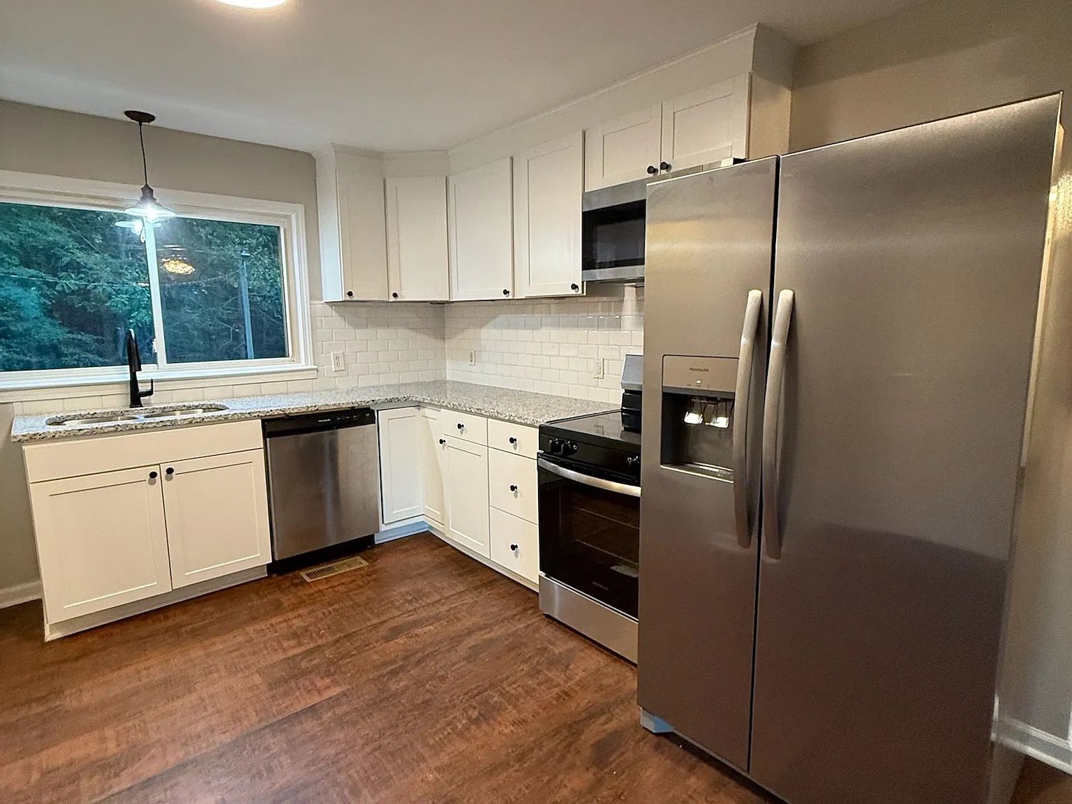 3 bed, 912 sqft, $1,350 — Photo 3