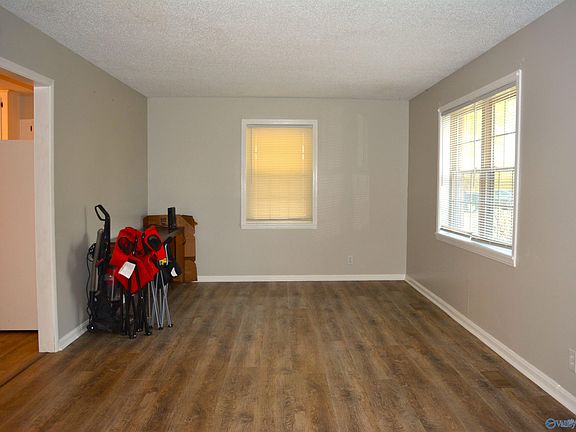 3rd image of 718 Owens Ave SW