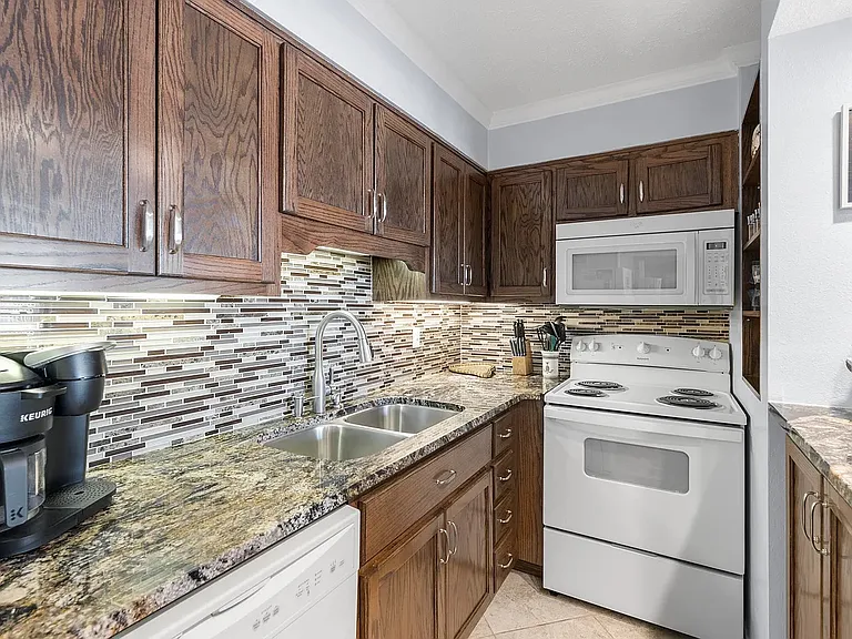 6829 Thomas Dr #202 — Photo 5