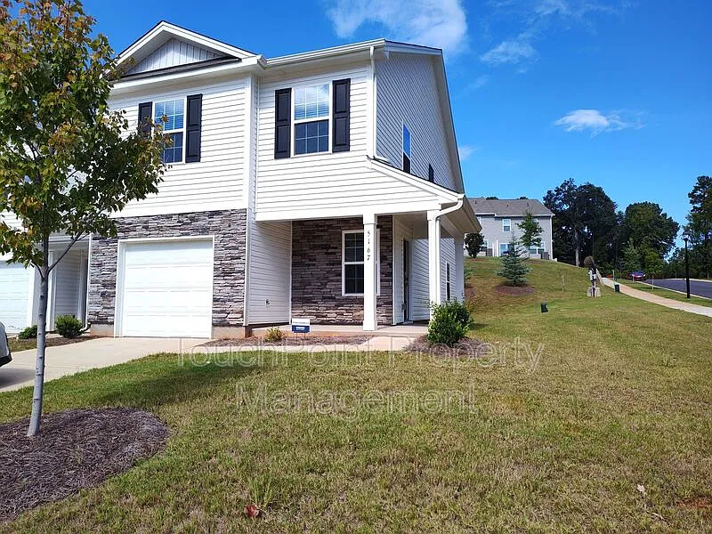 4 bed, 2.5 bath, 1554 sqft, $2,095 — Photo 2