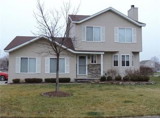2675 Bonita Dr, Waterford, MI 48329