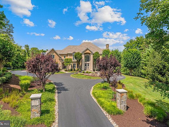 3rd image of 11808 Forum Hill Ct