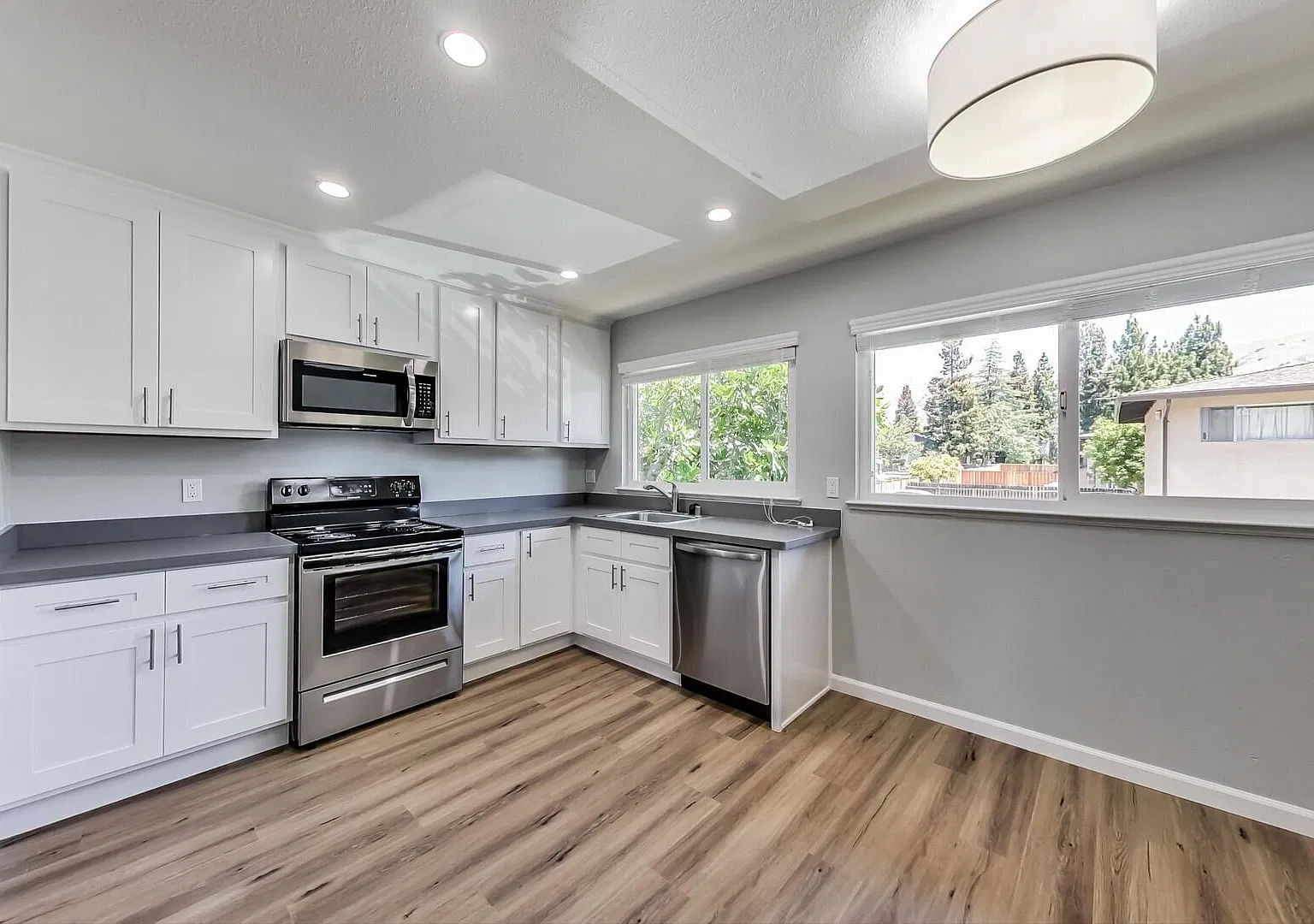 Completely Renovated 2 bed & 1 bath Warm Springs Neighborhood with Top 10 Schools! — Photo 2