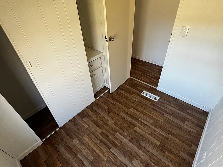 111 Corman Cir — Photo 8