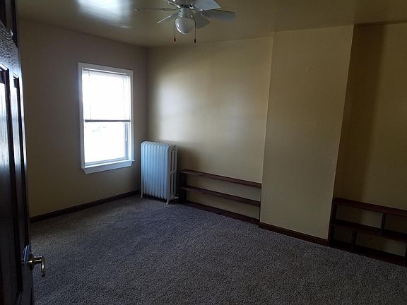 4th image of 604 Saint Clair Ave