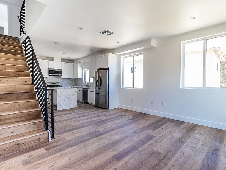 4507 W 18th St — Photo 20