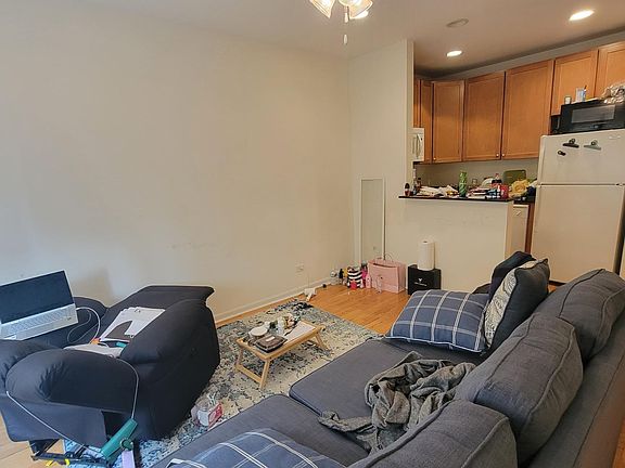 2nd image of 1907 W Wilson Ave APT 1C
