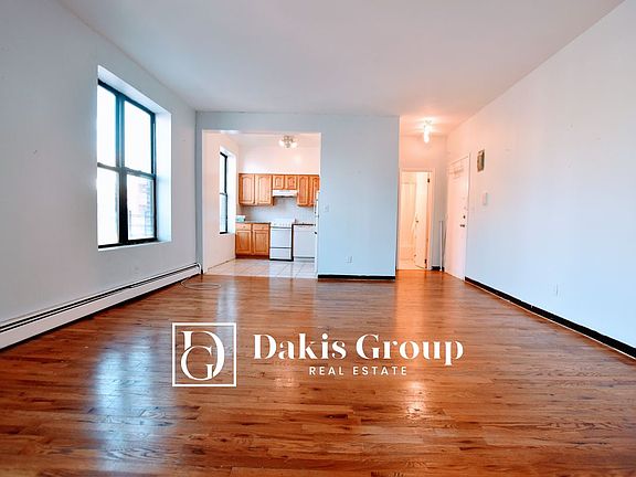 2nd image of 28-02 Crescent St #Dgc