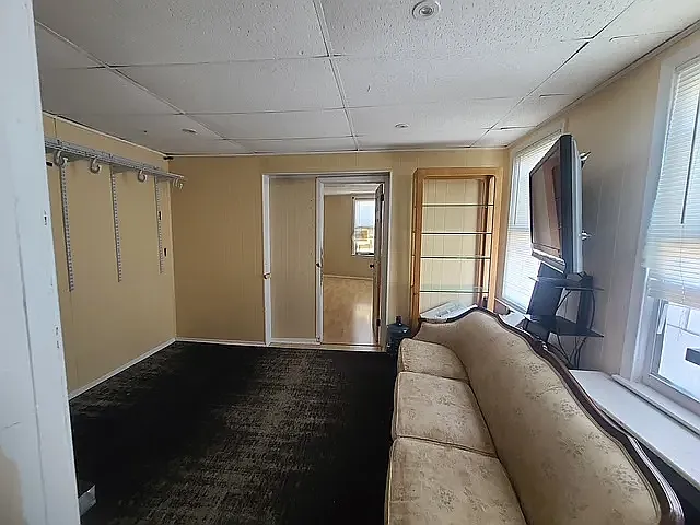 3954 Victory Blvd #2R — Photo 3