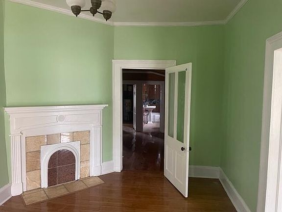 2nd image of 123 Monument St Street