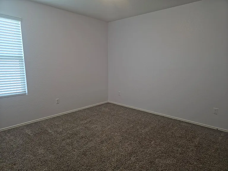 746 Carol Dr — Photo 16