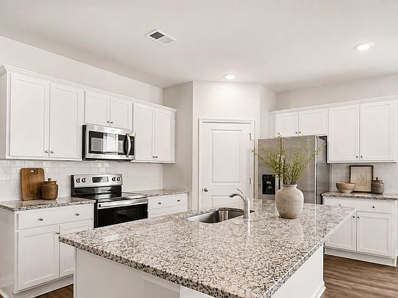 5th image of 1036 Autumn Maple Dr