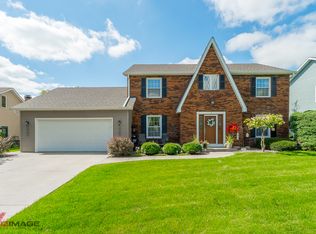 30 Windwood Dr, Sugar Grove, IL 60554
