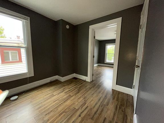 5th image of 709 Forest St