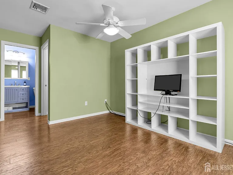 19 Delavan Ct — Photo 22