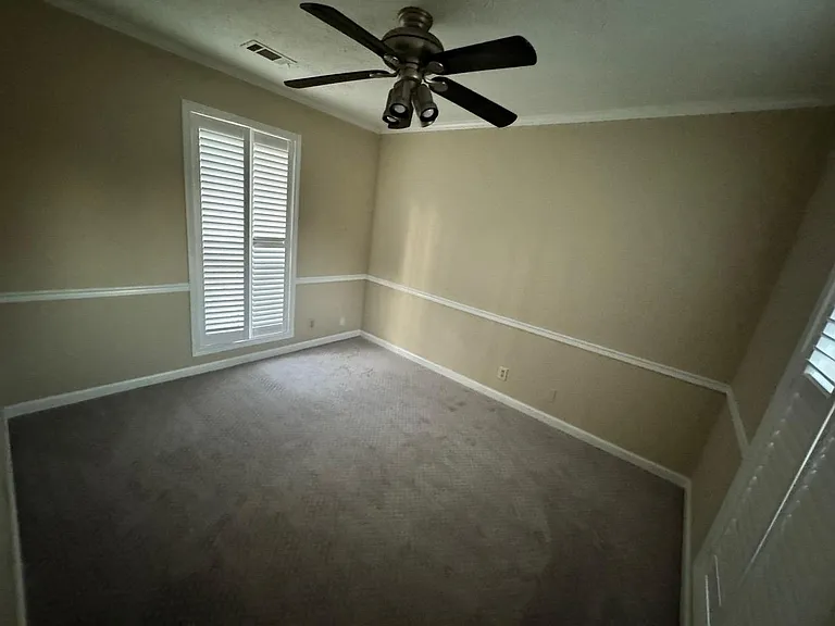 215 Lisbet Ct — Photo 5