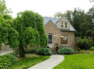 4725 N 103rd St, Wauwatosa, WI 53225