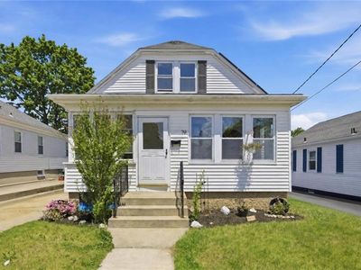 70 Holburn Ave, Cranston, RI, 02910