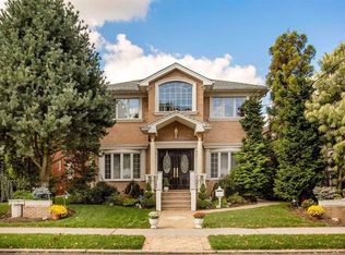 2832 210th Pl, Bayside, NY 11360