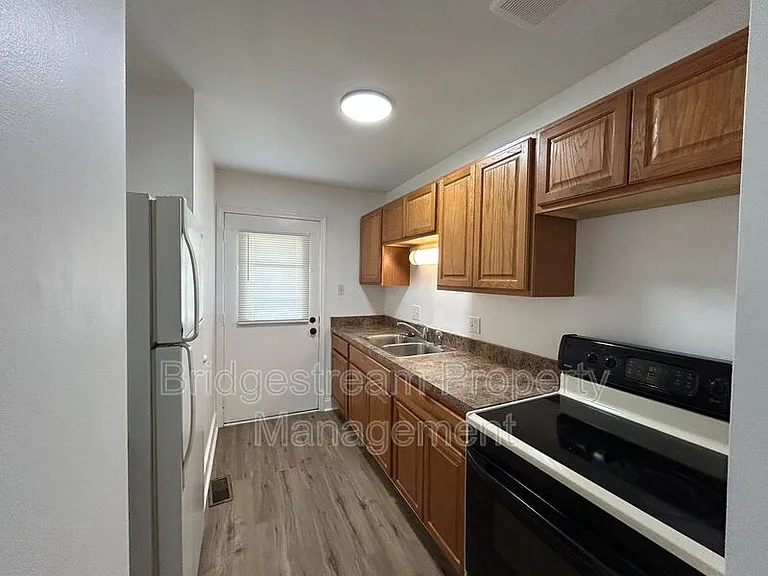 4605 Croftshire Dr — Photo 4