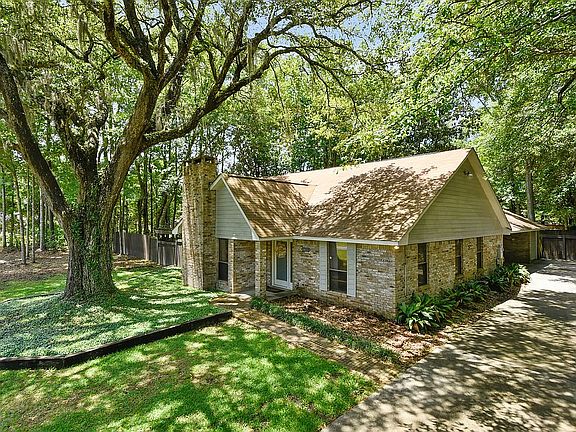4th image of 1600 Fairway Dr