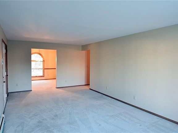 3rd image of 897 Auburn Hills Dr Unit 4