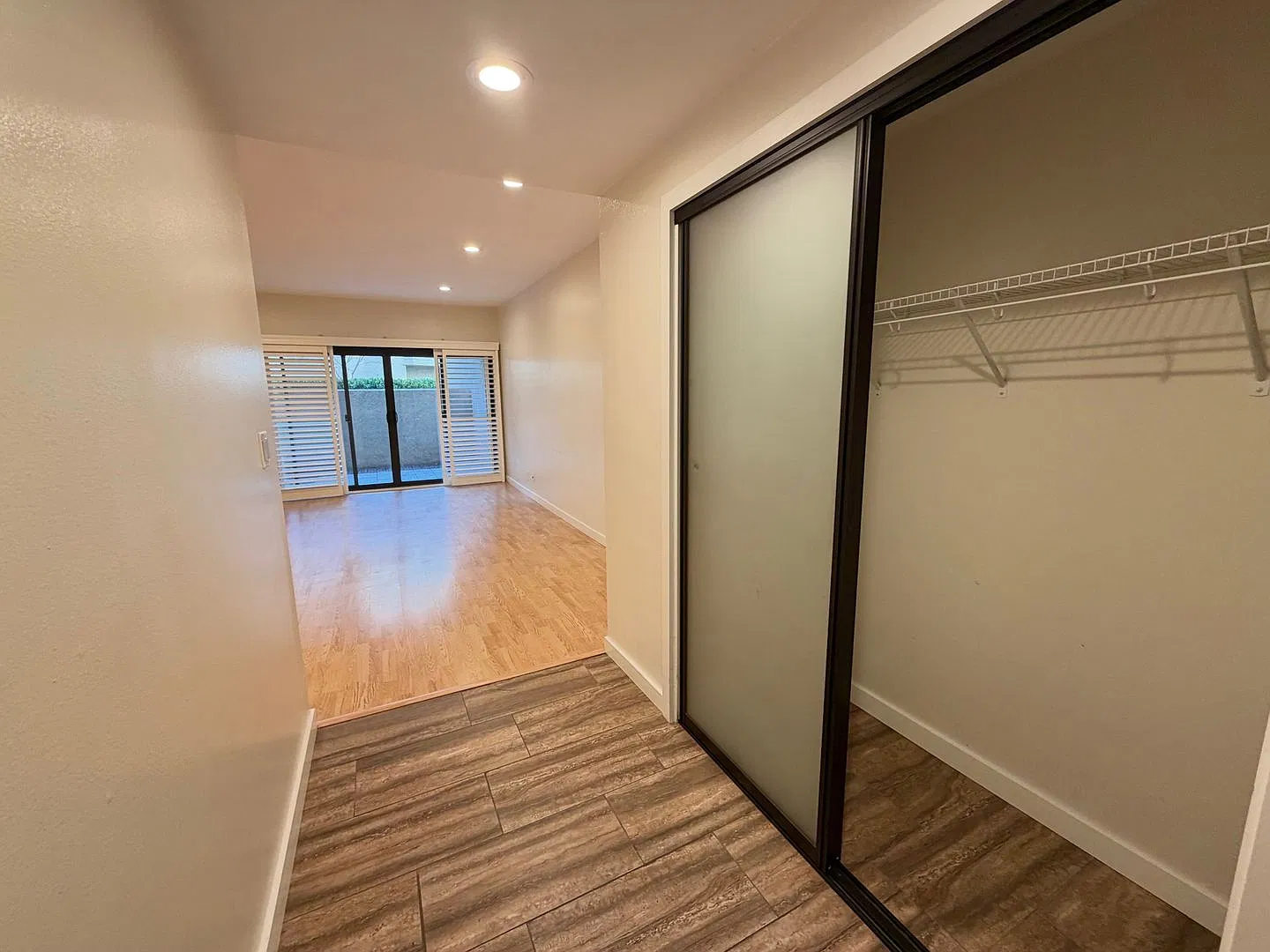 Beautiful Condo in a Quiet Serene HOA in Playa Del Rey! — Photo 3