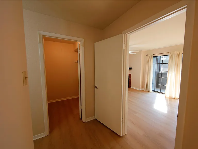 1510 W North Loop Blvd #412 — Photo 10