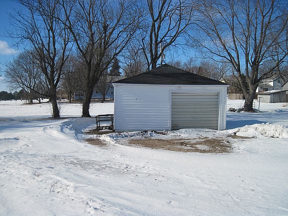3rd image of 305 Evans Ave