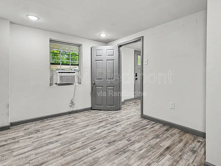 3181 Church St #C — Photo 11