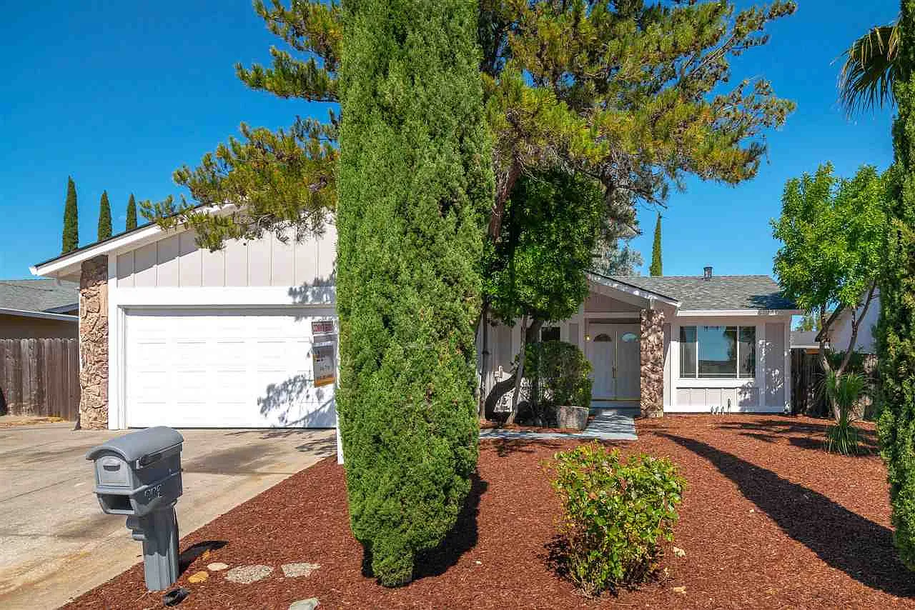 2226 Mount Whitney Dr photo 1