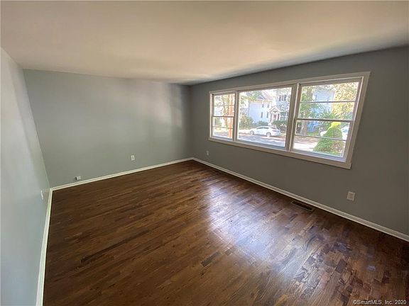 3rd image of 109 Greenwich Ave Floor 1
