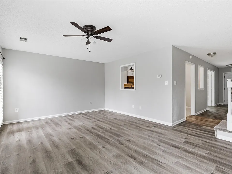 435 Greenview Dr