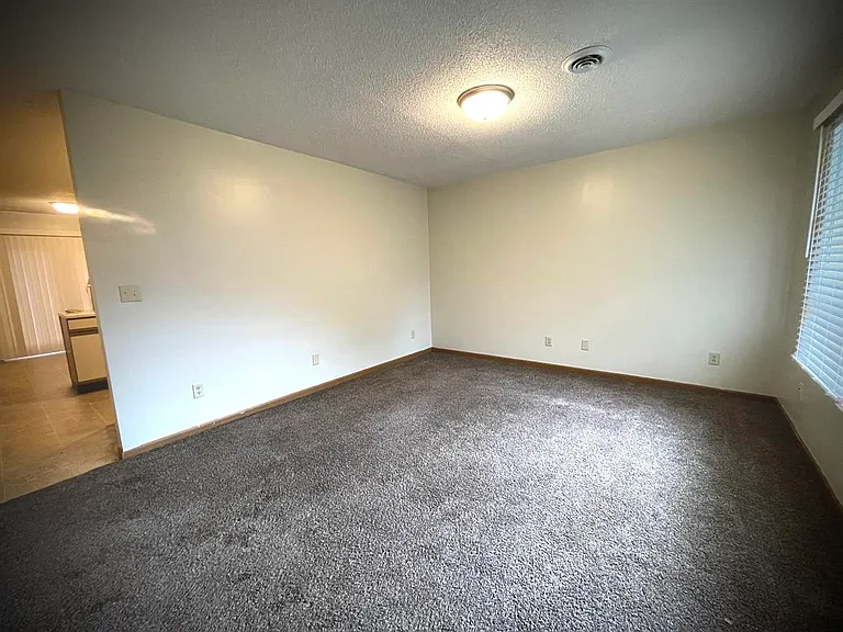 1305 W Copeland St #A — Photo 8