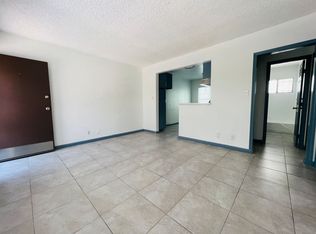 $2,250 - Beautiful Down Stairs 2 Bedroom / 1 Bath - Apartment, Long Beach, CA 90813