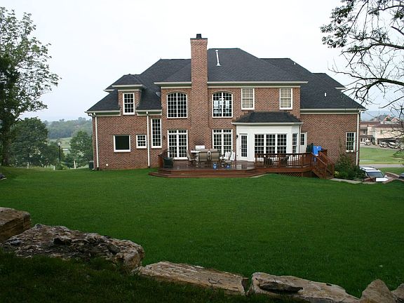 Back yard - large & level