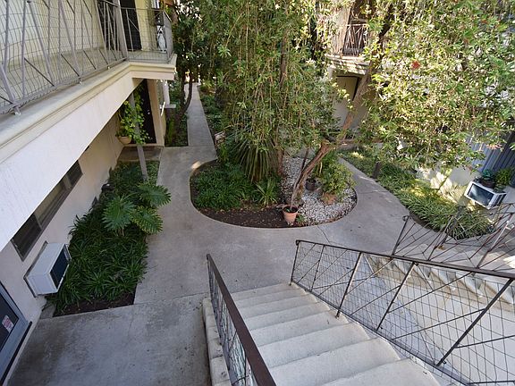 3rd image of 5734 Hazeltine Ave #17824069