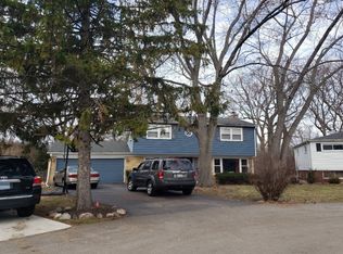1234 Castle Dr, Glenview, IL 60025