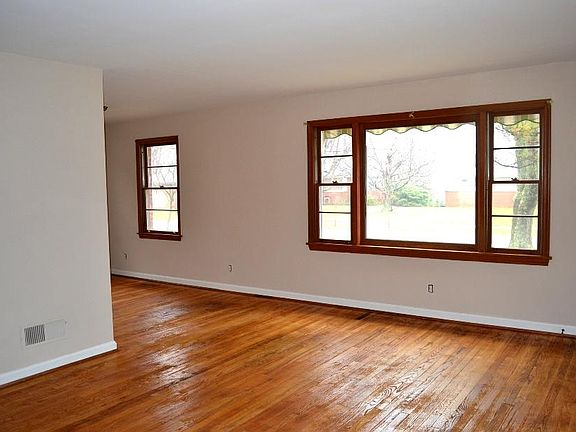 5th image of 2687 Bonnie Dr