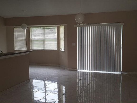 4th image of 104 Castleford Way