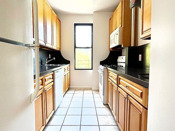 3rd image of 605 W 170th St APT 4H