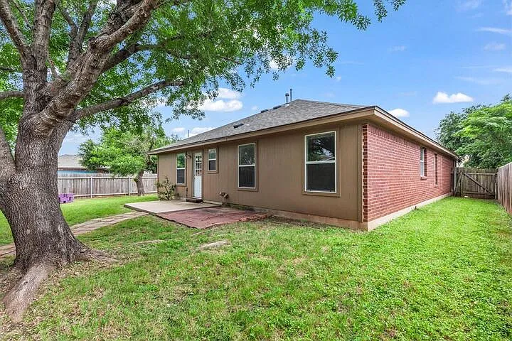 609 Golden Gate Dr — Photo 17