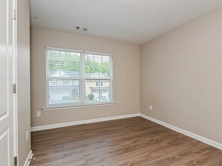 114 Creekwood Trl — Photo 13