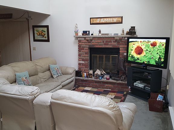4th image of 1471 Woodcrest Ln