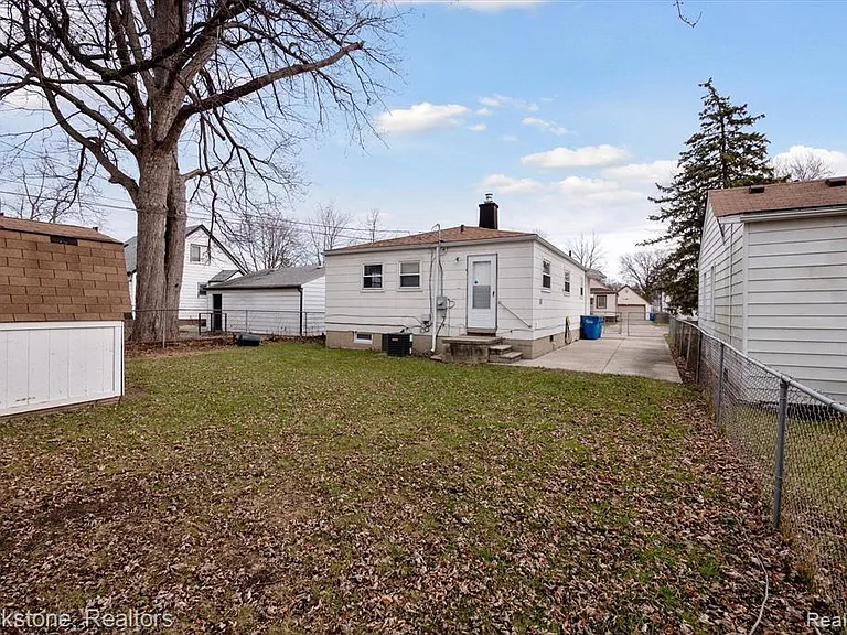 23583 Columbus Ave — Photo 18