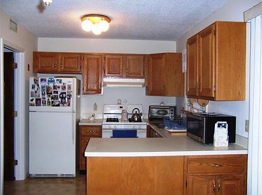 5th image of 71 Kathy Dr